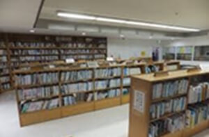 蕨市立図書館混雑